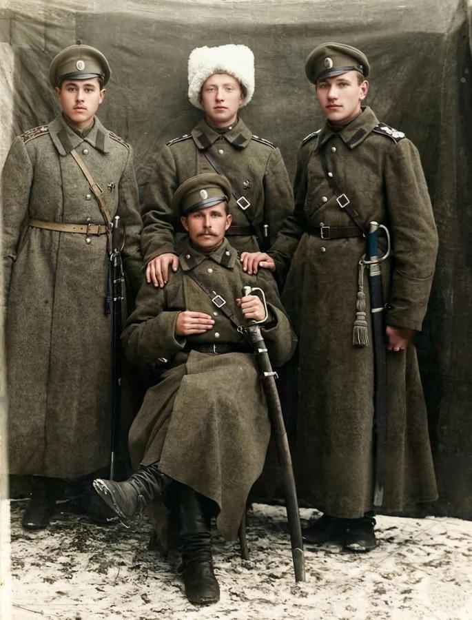 下图为沙俄陆军士兵合照，大家甄别得出来是第一次世界大战（1914-1918年）还
