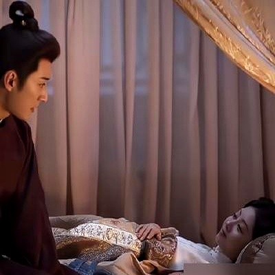 我妈看《兰香如故》，盯着谭松韵和刘学义，突然冒出一句：这身高差以后生孩子得多难产啊。胡一天188搭1