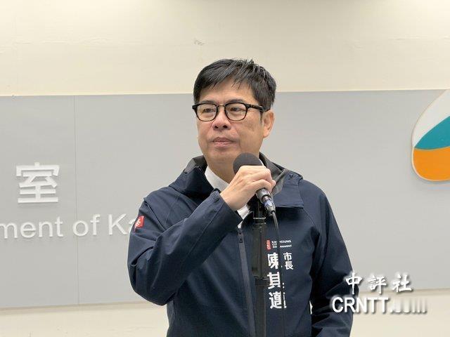台北市长蒋万安6日宣布中小学营养午餐将全面免费，掀起各县市跟进。站在蓝营对立面的