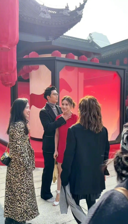 杨紫衣服不合身我忍了窦骁变胖了我也能忍但是有一点我真的忍不了，那就是昨天的上