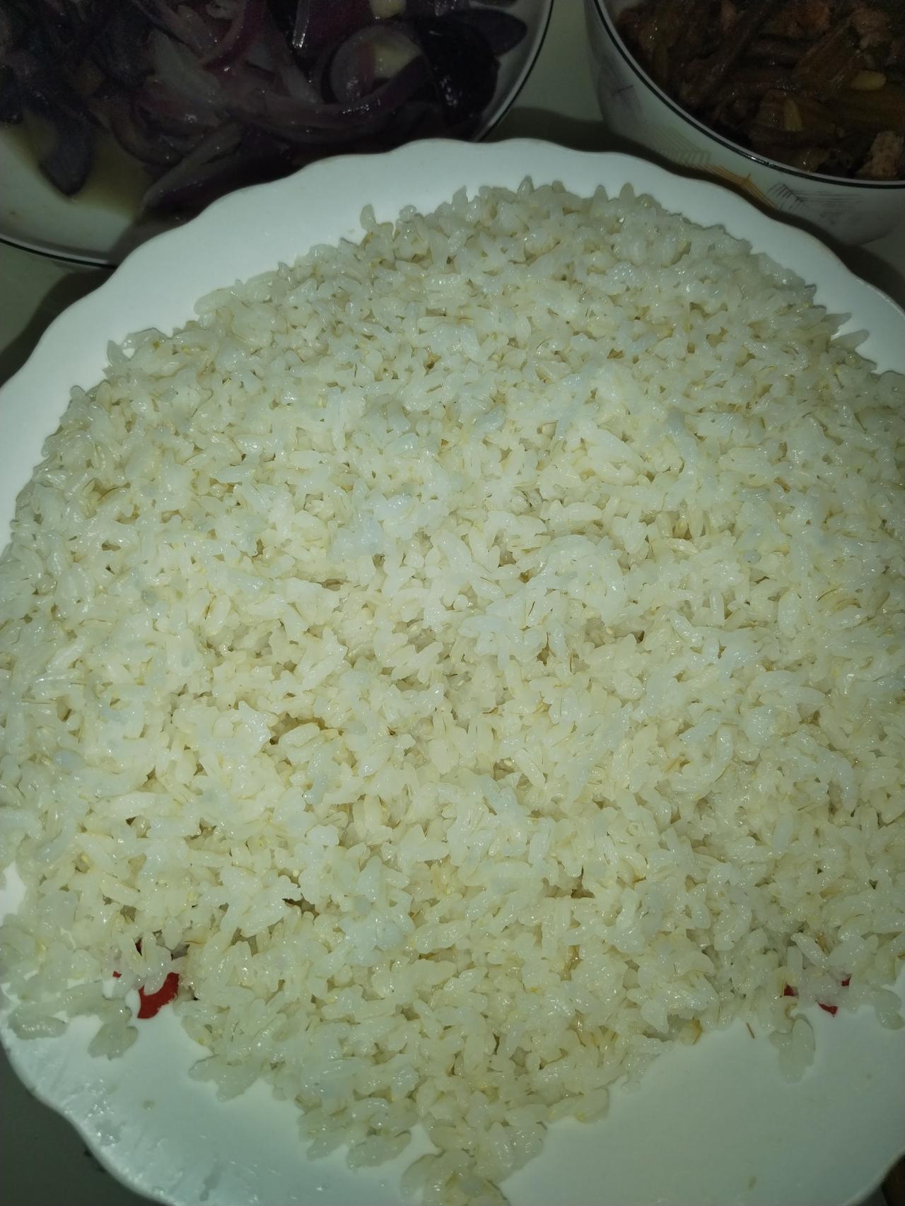 这才是真正的大米！可惜现在的人吃不到了人有肾，大米也有！人有肾，大树有根，大