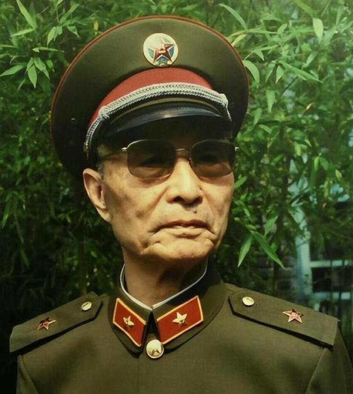 1960年，张震请张爱萍吃饭，得知许世友也来，张爱萍沉默片刻，说了句：“是时候做