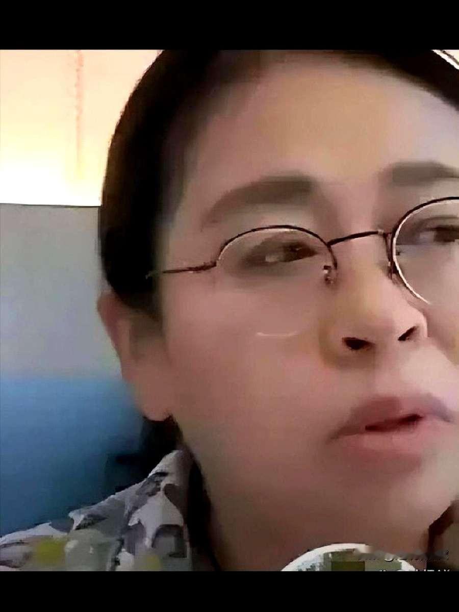 柴桑大姐直播，说大妈妈要出手了。就这一句，我直接从床上弹起来了。追过这事的人