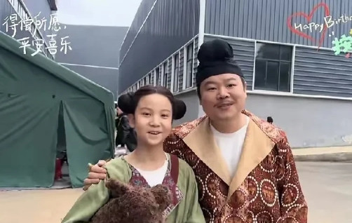 原来，《长安的荔枝》里，郑平安的小跟班狗儿，竟是位男演员！我一直以为这个小演员