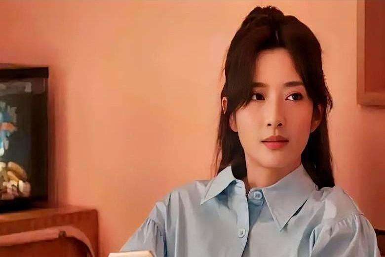 《四喜》里冯美奇的剧情，评论区直接炸锅了！曾经眼高于顶的冯家大小姐，一夜之间