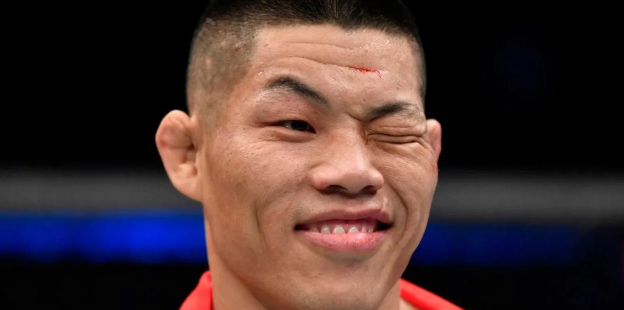 真男人！李景亮还要再打两场UFC，不得不说李景亮是真的头铁，先打地面第一的奇马耶