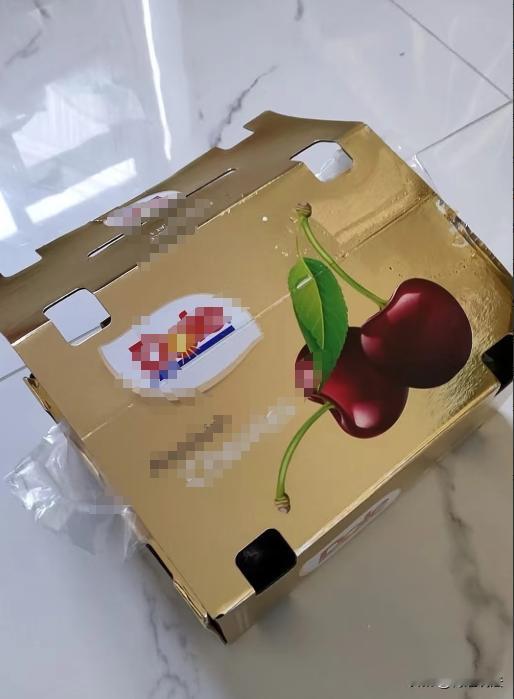 江苏，林女士花162.5元网购了一盒车厘子，到小区菜鸟驿站后因上班未及时取。晚上