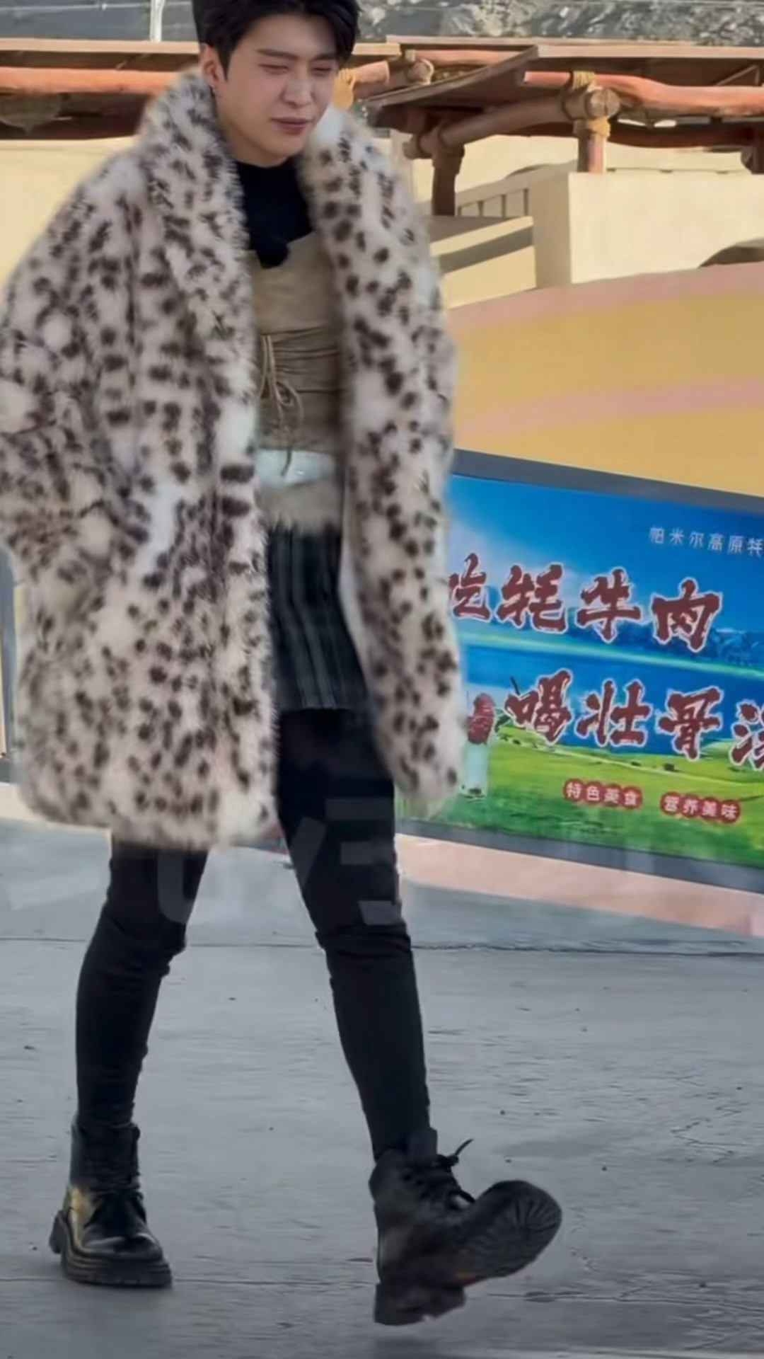 这个造型师我真不行了，丞丞被威胁了你就眨眨眼