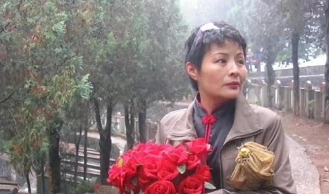 1984年，17岁女兵谢楠在云南麻粟坡烈士陵园中违纪开枪，被开除军籍。20年后她