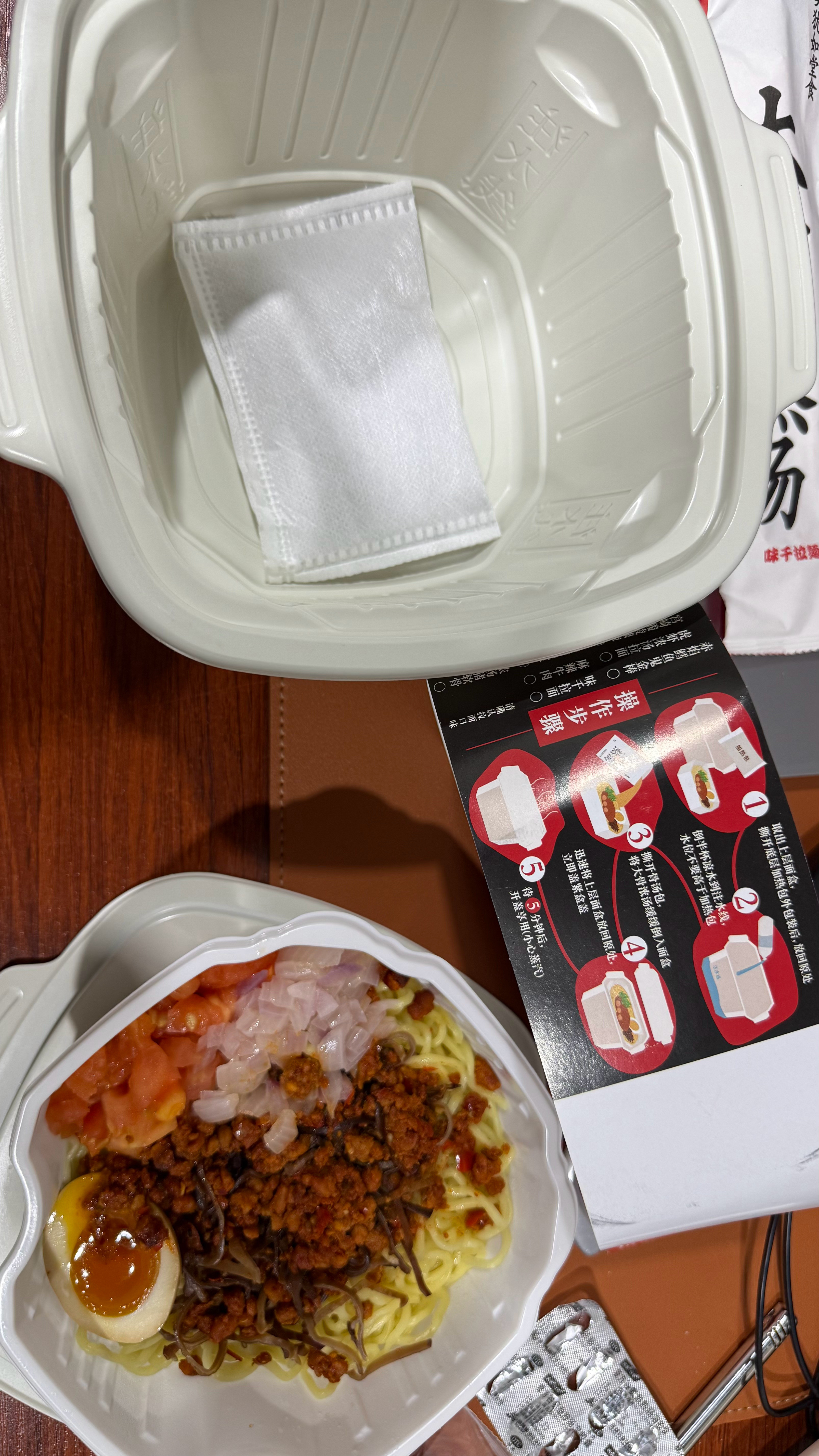 冬天适合点味千拉面的外卖自带加热包热腾腾的