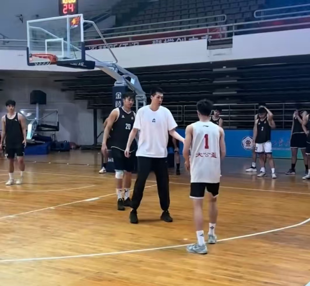 任骏飞夺冠后即刻上任当教练，以他状态还能打，广东已找到接班人