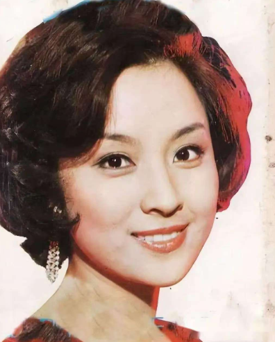1974年，甄珍嫁给谢贤，刘家昌说自己全身发软，活不下去了，1978年，甄珍离婚