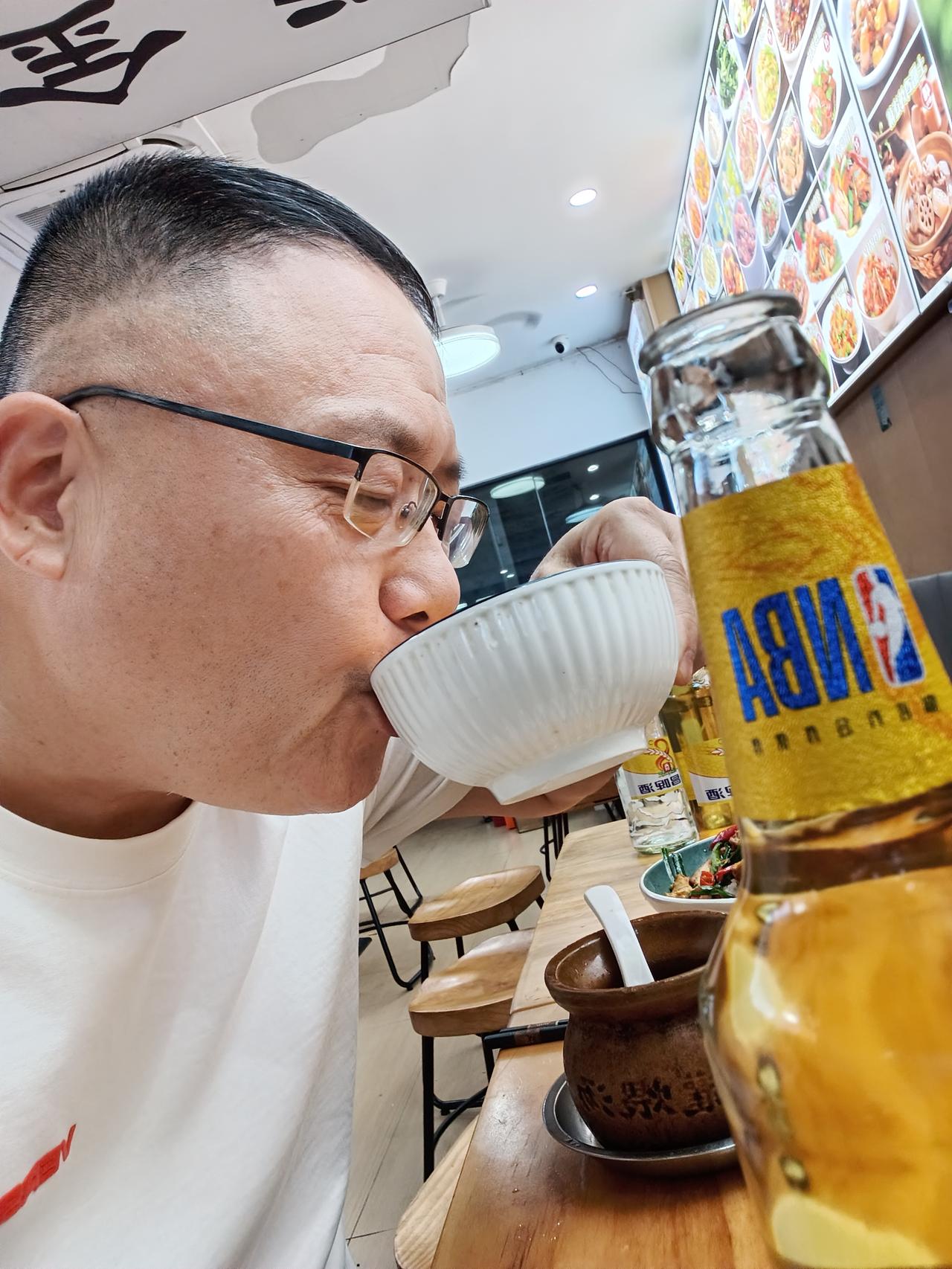 国庆7天小长假，老王哪都没去，就在家里蹲着。看样子很省钱，其实不然。以下