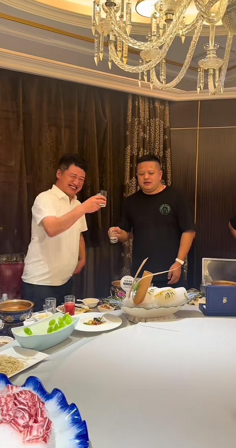 杭州赵公子喝大了，参加了一场北京高端宴请，北京抖音大网红、车圈大佬北京阿袁亲自宴