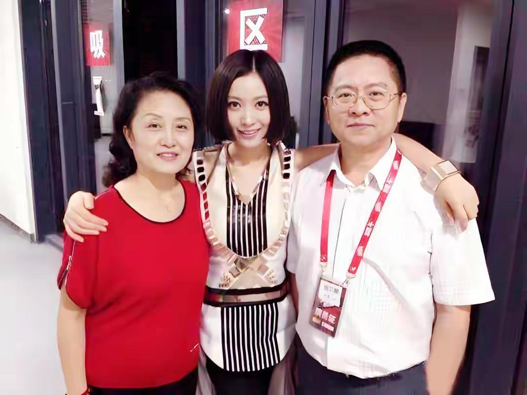 一晃姚贝娜离开已经11年，这位凭《红颜劫》出圈、止步33岁的实力派歌手，成了父母