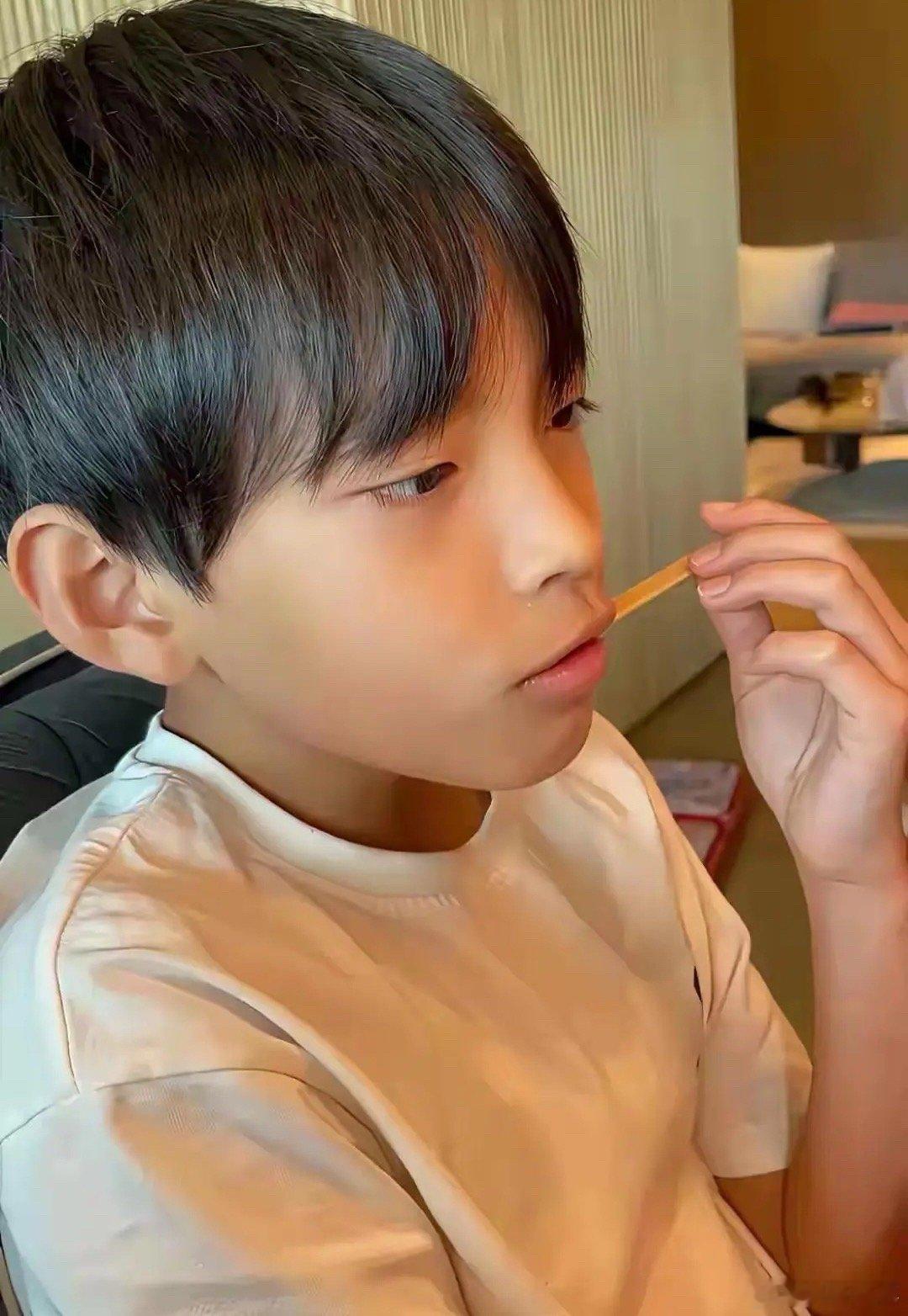 S家不去看大S孩子的原因找到。小玥儿和小箖箖的夏令营已经结束，随之而来的是姐弟俩