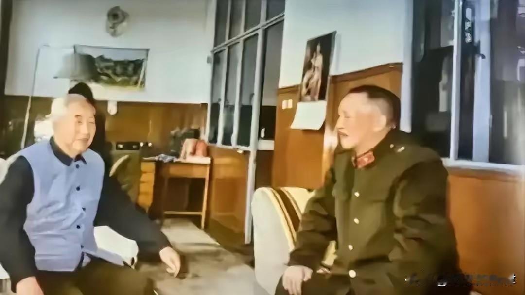 1986年一幕让人泪目！开国上将拜访元帅首长，屋内寒酸景象，看完令人肃然起敬
