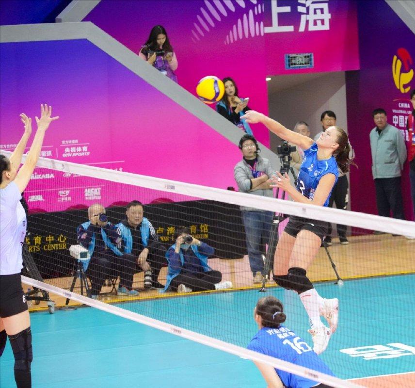 总决赛第一场，上海队0-3脆败给江苏队，本场比赛只有获胜地，才能有机会在第三场比