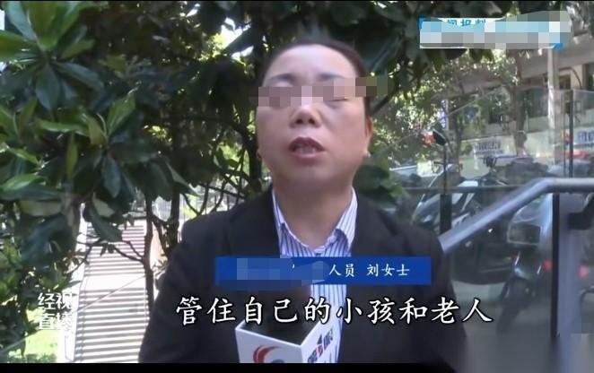 重庆，沿街商铺的串串店黄先生正在营业，一个小东西从天而降，哐当一声，把桌上的菜砸
