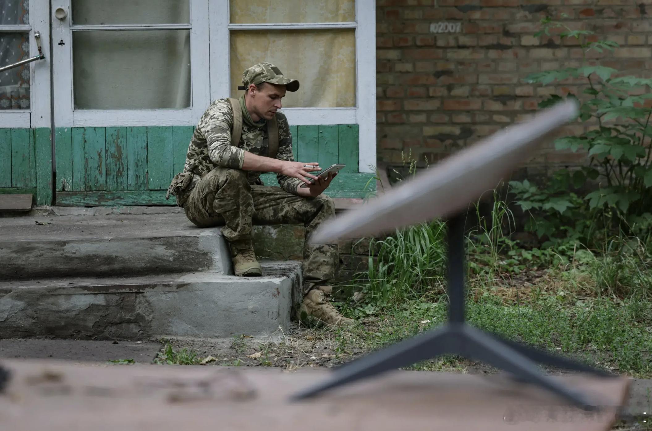 咱今天就唠唠，美国那星链咋就成电诈团伙的“好帮手”了，还整出“技术无罪”这么个说