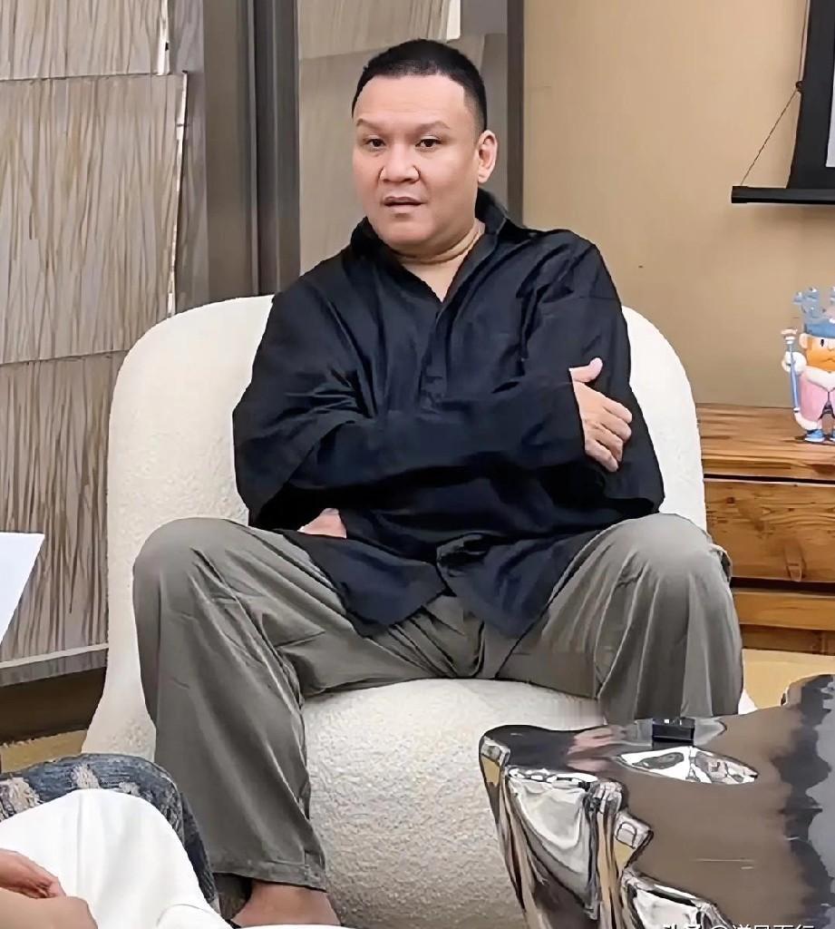 她上节目说小男友每天换着花样做早餐，弹幕刷“情绪价值拉满”，我却在想：谁记得车澈