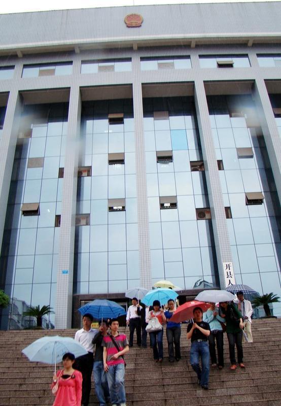 上海普陀区这起职务侵占案太惊人了！女出纳陶某在13年里，利用职务之便侵吞公司35