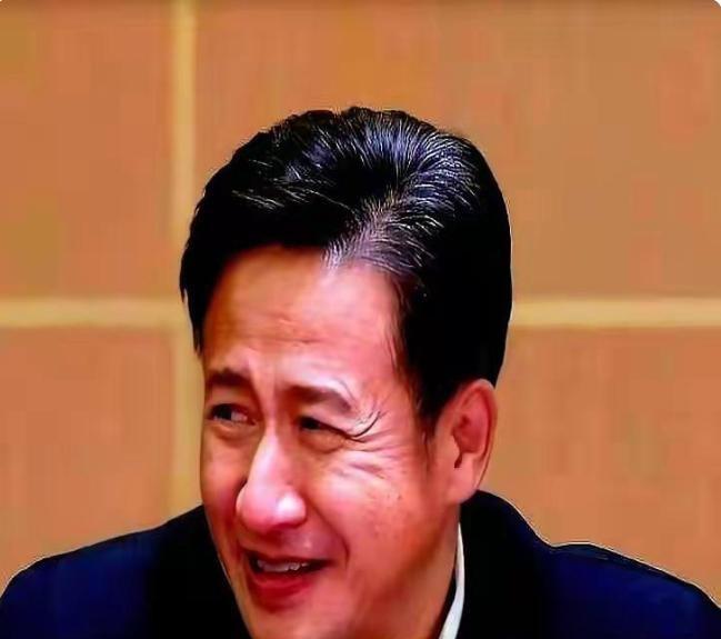 导演高群书把8万一集的孙红雷挡在门外，转身把钱砸进了石家庄呛人的尘土里。灰扑扑