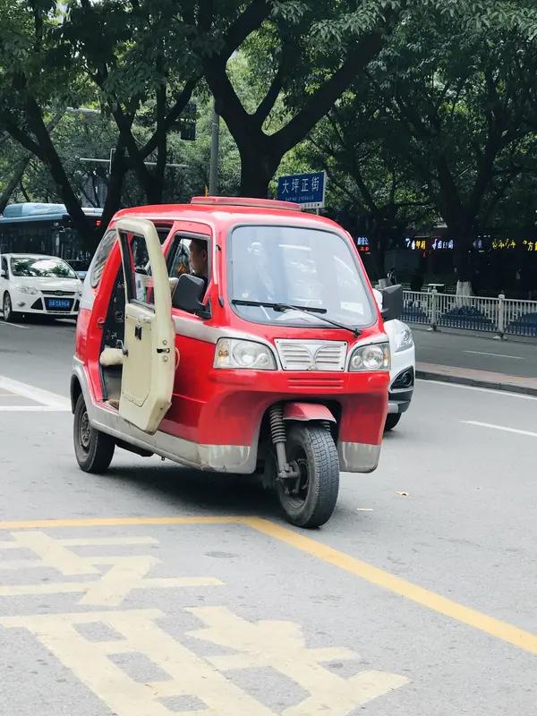 老头乐和三蹦子的老板们的营销手段/能力确实差点意思，这么好的机会都没抓住，简直是