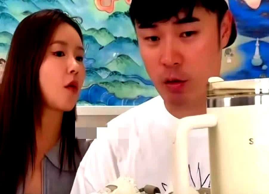 陈赫在直播时，有网友问他：“你怎么不去看鹿晗演唱会啊？”陈赫：“他这个人不行啊，