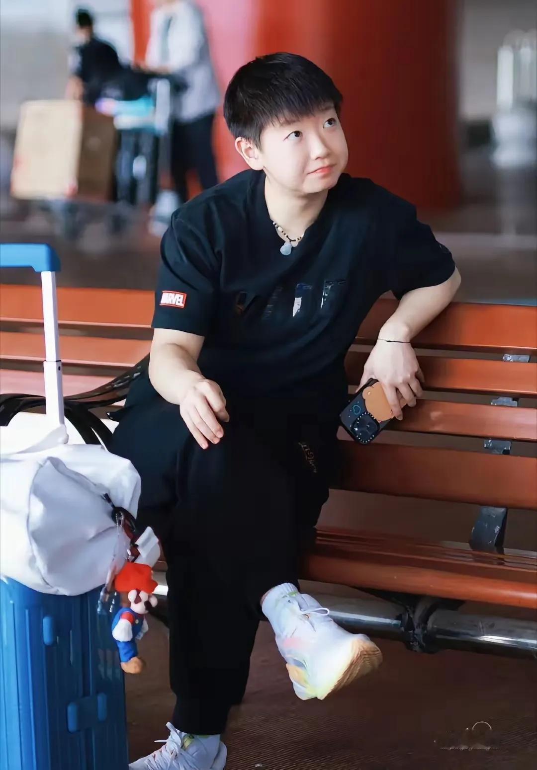 必须给这张照片的站姐疯狂打call！这是什么神仙抓拍，孙颖莎也太好看了吧！