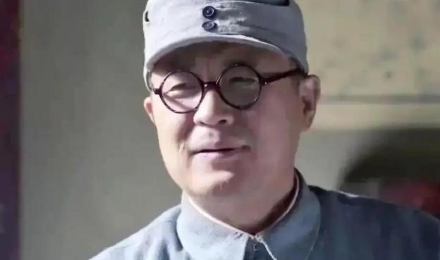 1949年，湘西土匪头目曹振亚在众人面前跳下悬崖，连遗体都没有找到。刘伯承感觉事