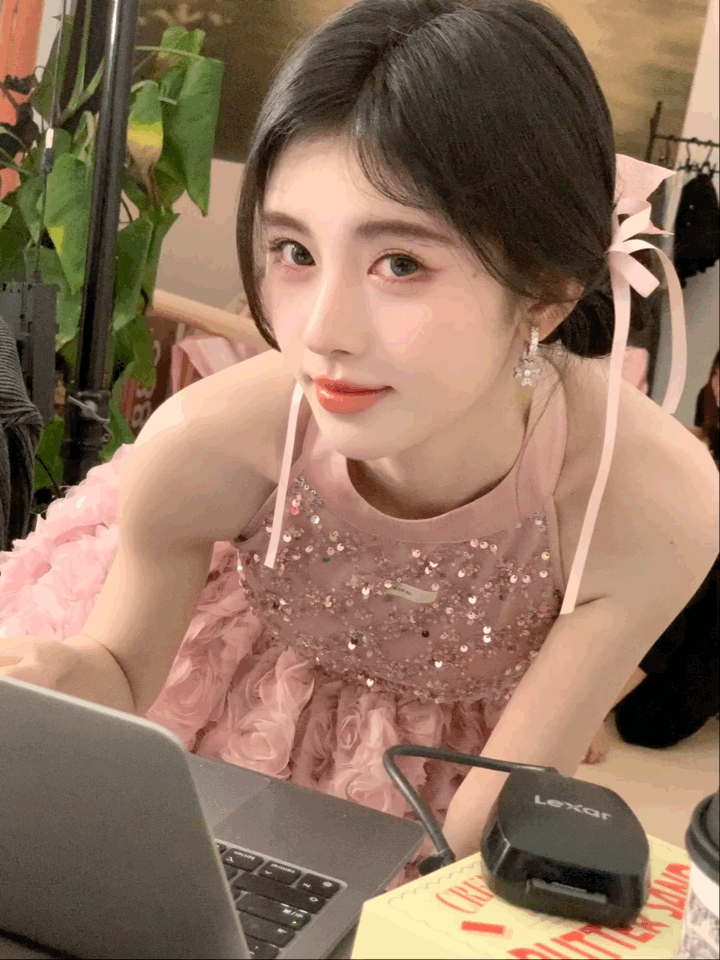 娱乐圈瘦气鞠婧祎拒绝畸形审美，跟着鞠婧祎练肌肉～[doge]​​​