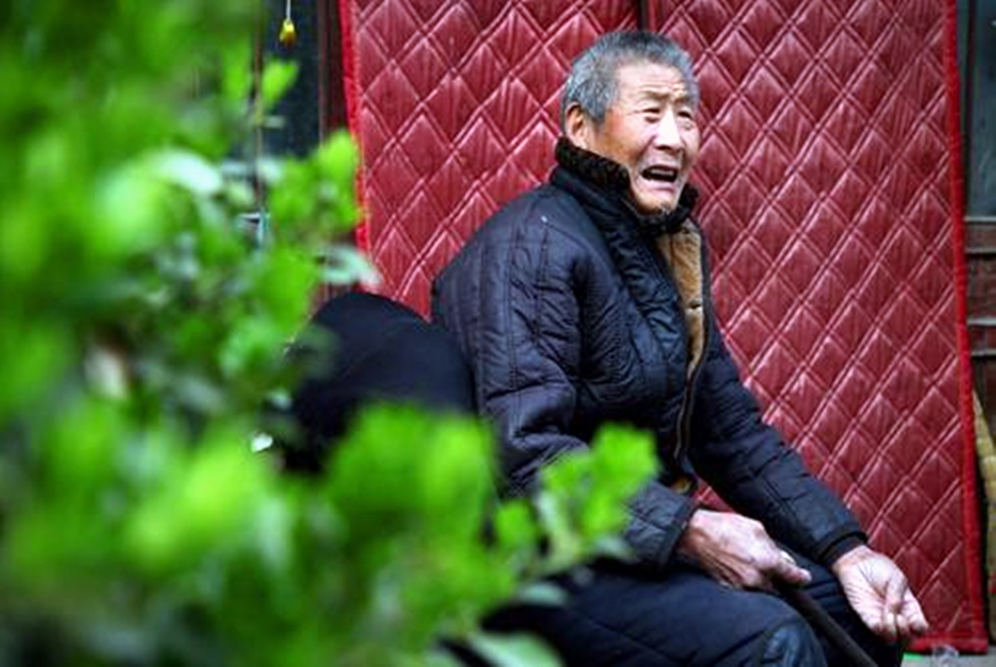 人到老年最大的难过 不是没钱 不是变老 而是活成这三种鬼样子_zzd