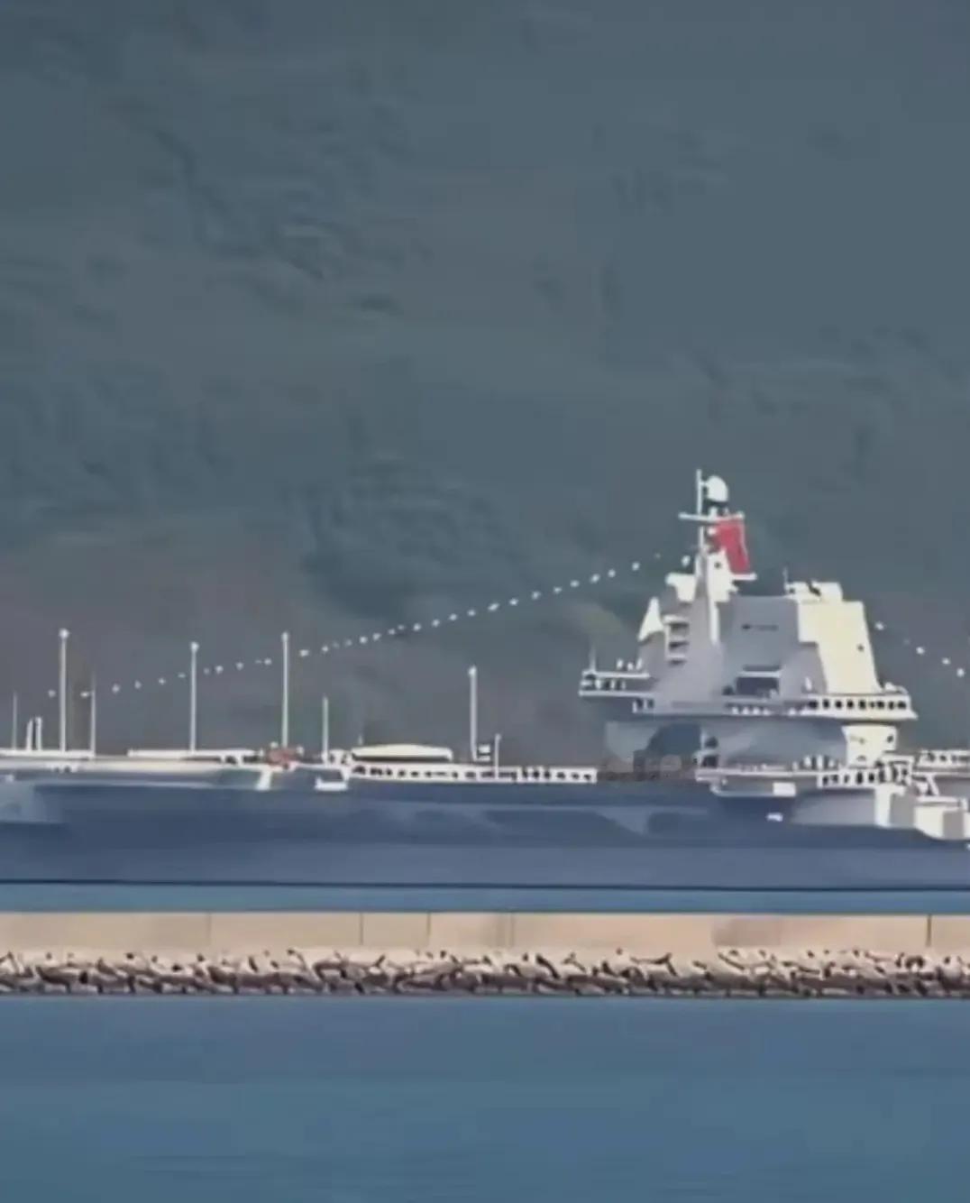 为什么福建舰入役，没有大张旗鼓地搞仪式、做宣传呢？看看世界上装备有两艘航母的国