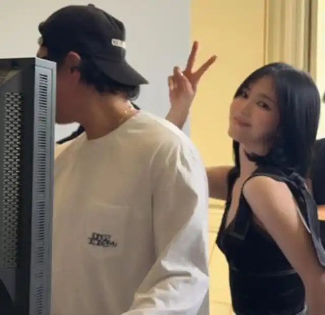 宋慧乔巴黎街头暴瘦，众人心疼她为情所困，殊不知这才是演员的狠劲