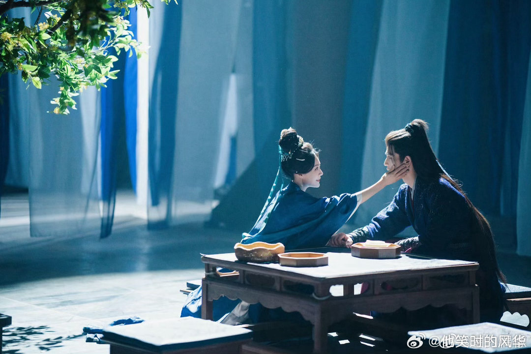 毛林林演完张凌赫的妈演田曦薇的妈毛林林回应演张凌赫田曦薇妈妈被惊讶“到演妈年纪