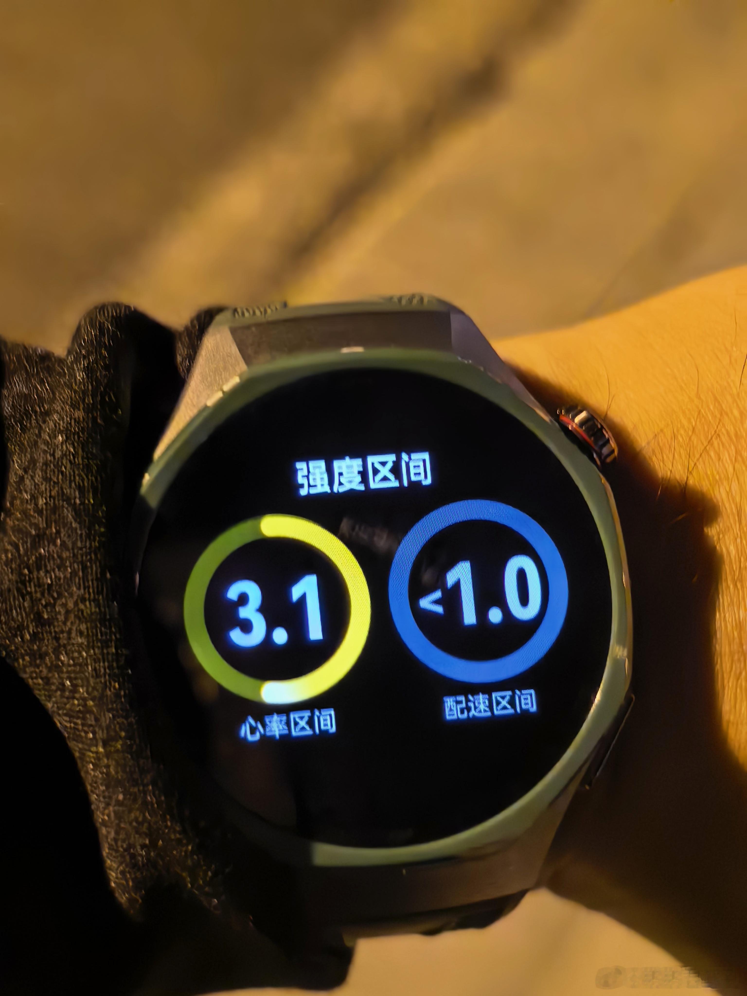 戴上华为WatchGT7Pro夜跑，成就感简直拉满！有氧耐力心率、配速、左右