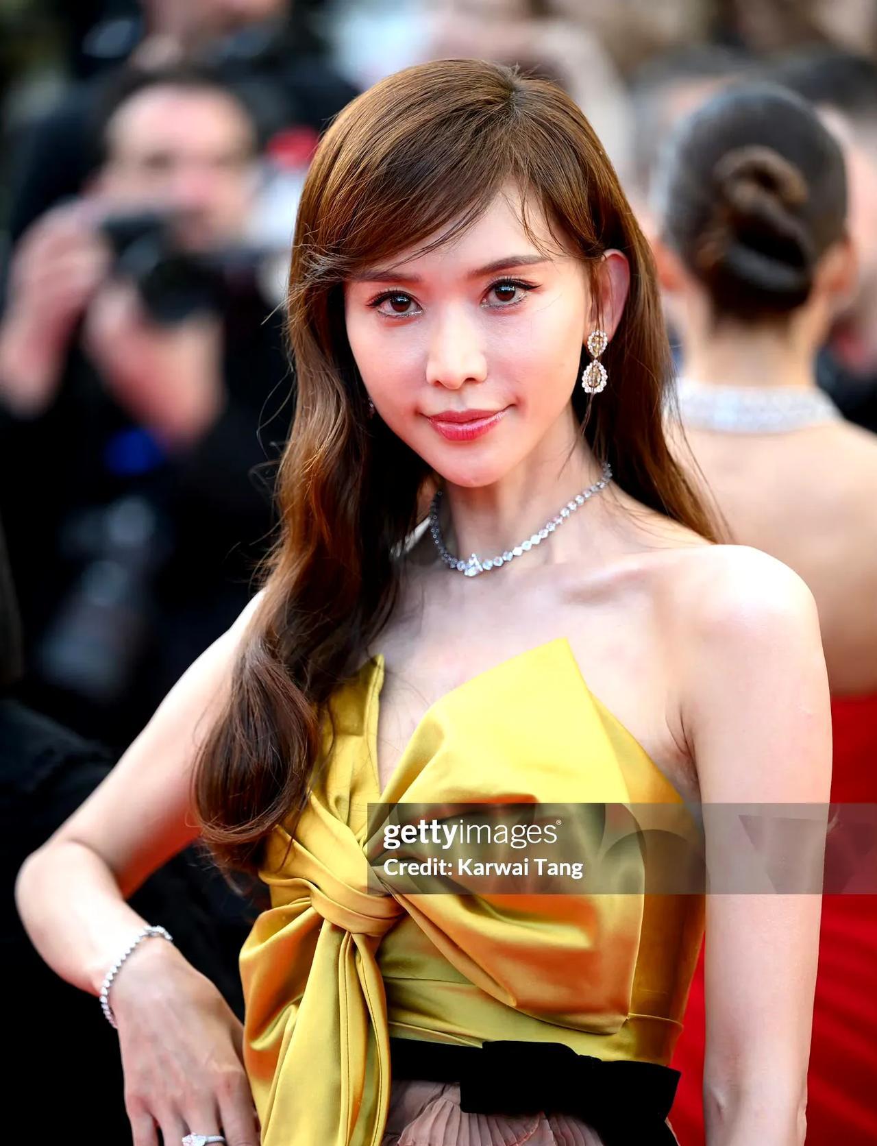 感觉她这个面相都变了，她真的给所有女人都上了一课:如果没有遇到好的对象，宁愿