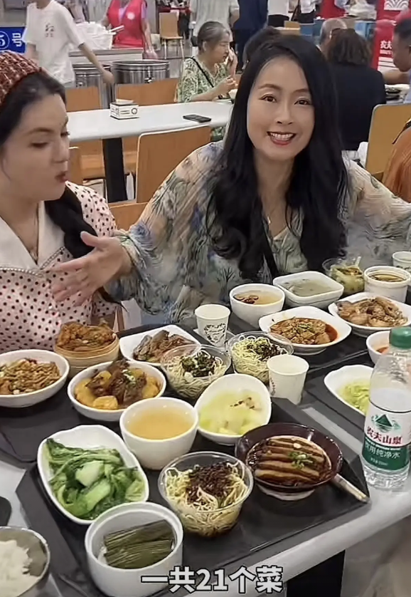 上海一女子打卡荣昌机关食堂后吐槽这是什么神仙地方这辈子都没吃过这么便宜的饭