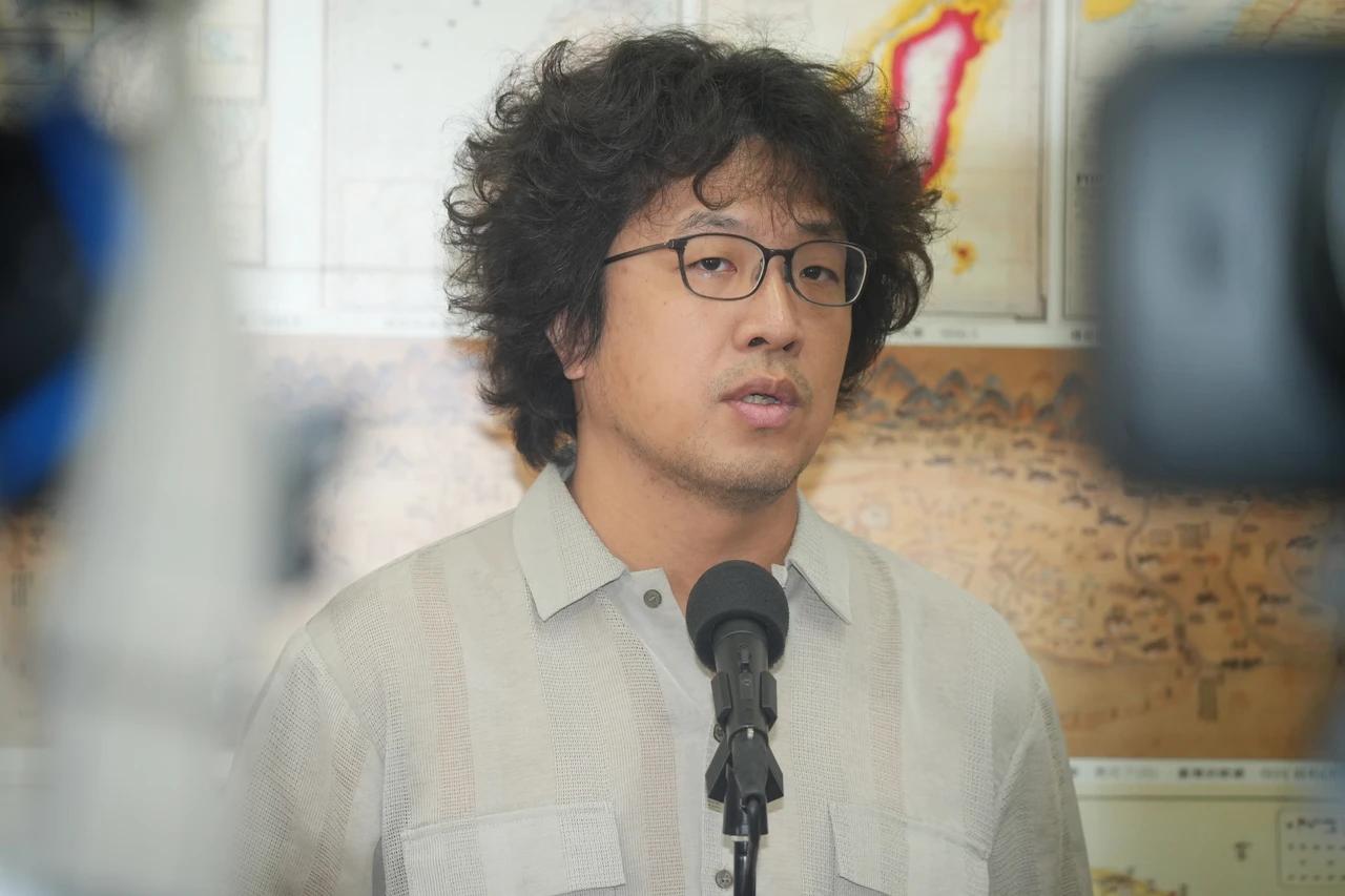 毕竟连自己的根都不认的人！沈伯洋反对代孕修法，拿自身经验称血缘不是家庭唯一标准