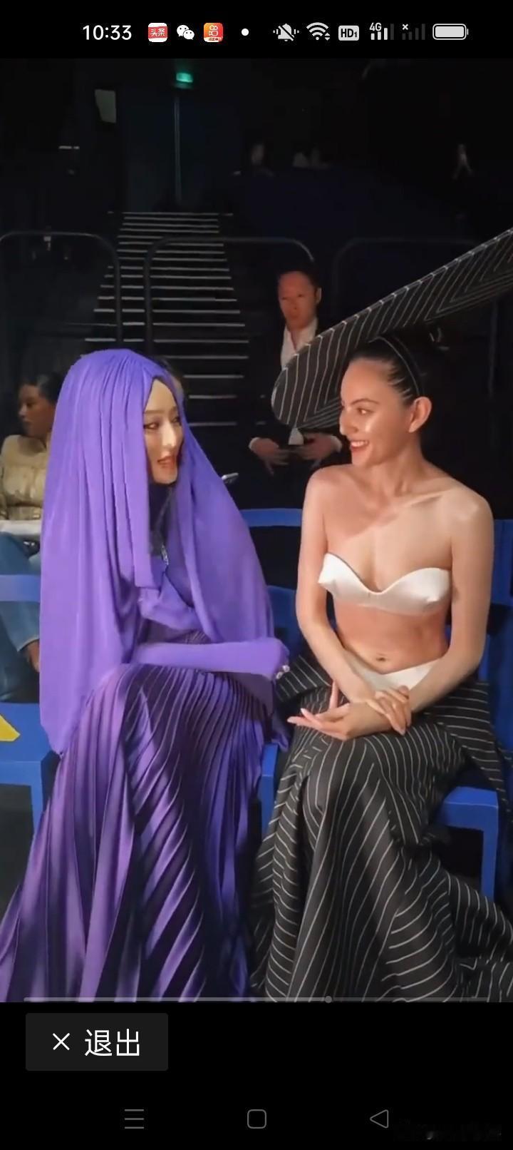 她这是乳房罩还是衣服呢？大家认为舞台上穿成这样合适吗？