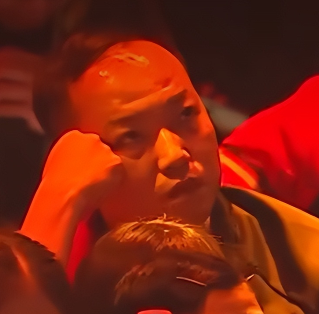 我好像知道今天比赛为啥中途没有叫停了任浩教练真是个狠人，虽然年纪轻轻，但有一