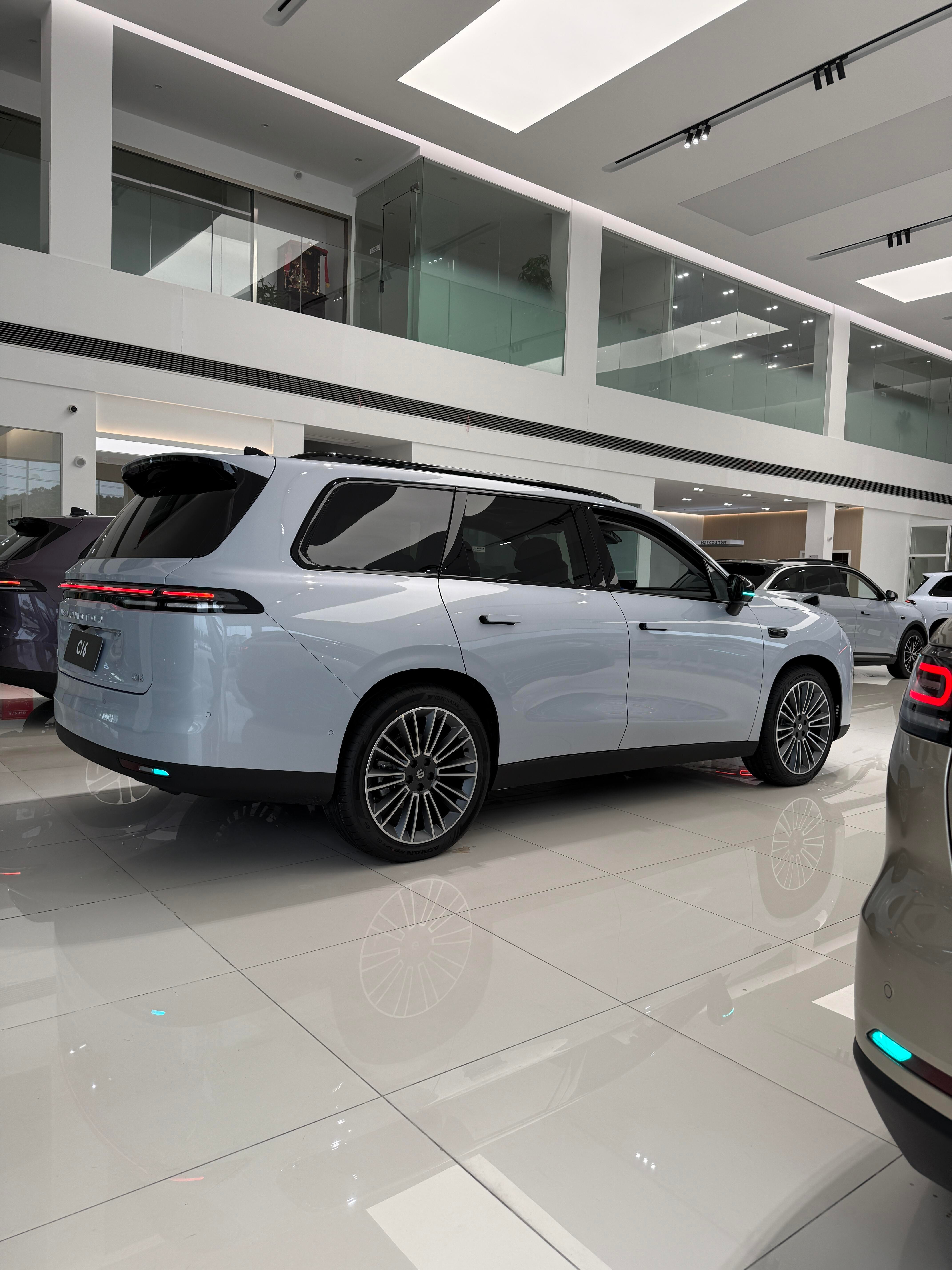 零跑全新C16，十几万就能拿下的大空间家用SUV，有5座，6座两种布局可选，全家