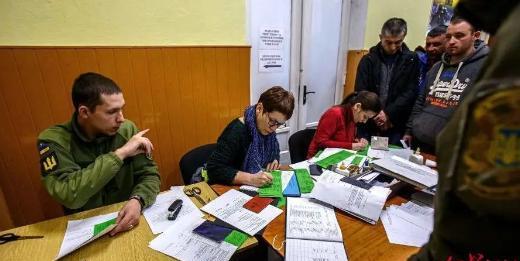 应广大乌克兰人民的要求，当地时间7月7日，俄罗斯军方对乌克兰扎波罗热市、哈尔科夫