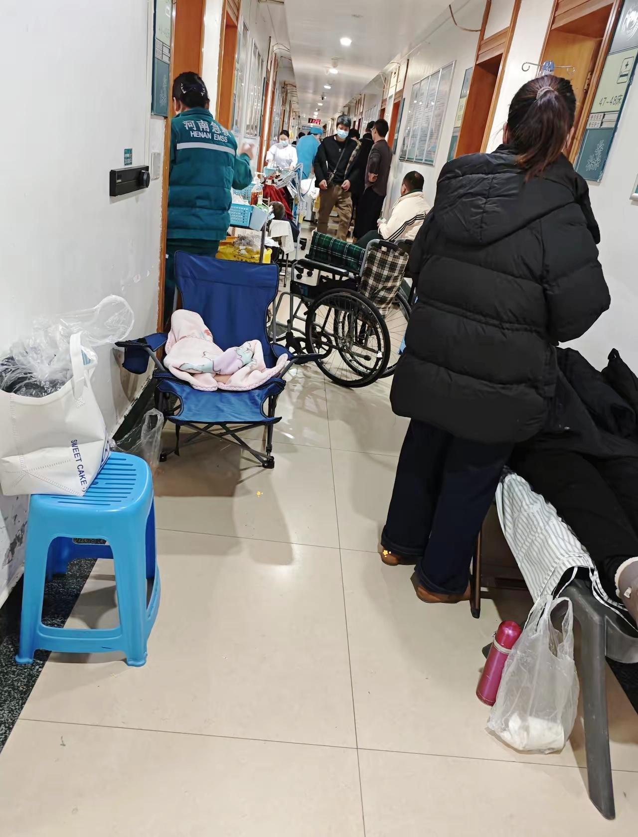 一20岁小伙儿在病房里嚎啕大哭，原来是因为他胃癌刚手术半年就转移了，这位小伙