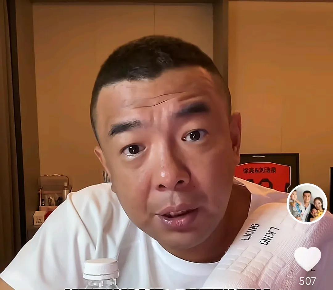 前国脚徐亮表示，他必须得为青岛西海岸主帅郑智说几句公道话。在郑智被青岛西海岸球