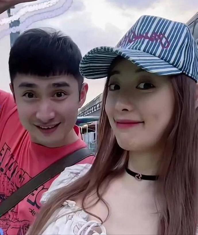 他是上海著名主持，40多岁仍未婚，离掉铁饭碗创业，非常愧对父母  在