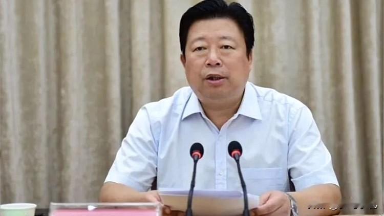 方红卫，涉嫌严重违纪违法，目前正接受纪律审查和监察调查。罕见的是，他在任西安市委