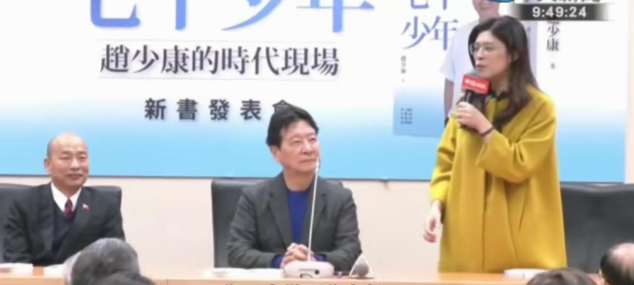 郑丽文和老赵是终于大和解了，今天出席了老赵的新书发布会活动，而且郑丽文还做了精彩