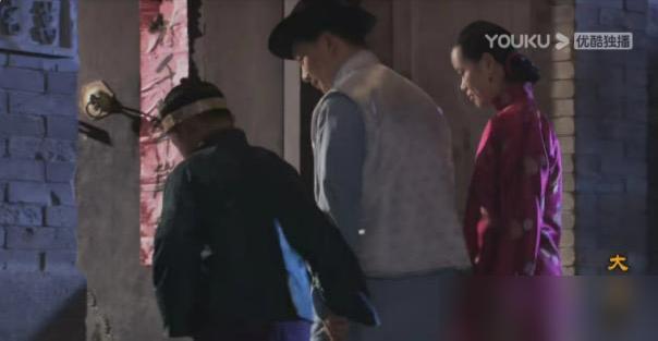 《大宅门》里的浪漫，是拿真人的血糊的滤镜。1920年代末，京城乐家大宅的庭院